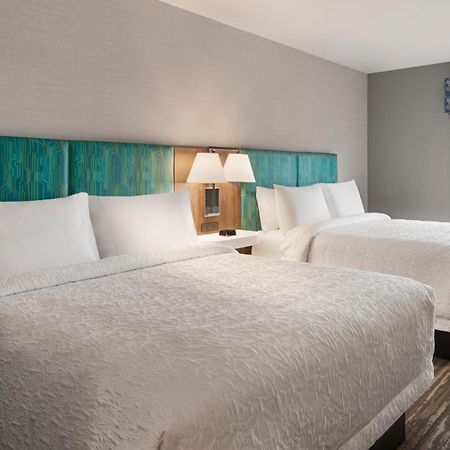 Hampton Inn & Suites Kelowna, British Columbia, Canada Ngoại thất bức ảnh