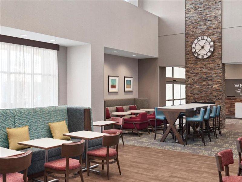 Hampton Inn & Suites Kelowna, British Columbia, Canada Ngoại thất bức ảnh