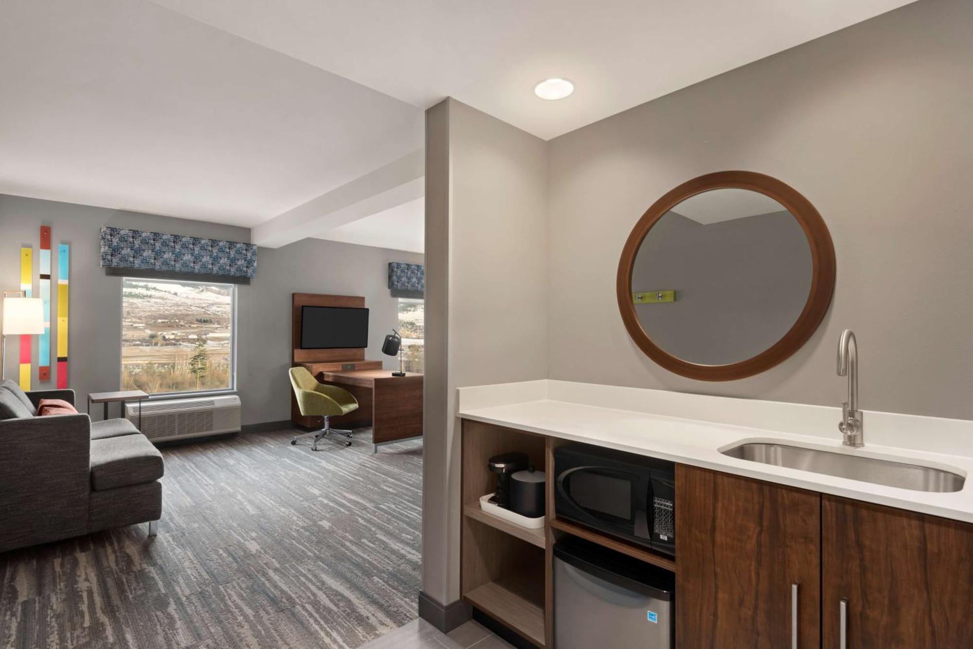 Hampton Inn & Suites Kelowna, British Columbia, Canada Ngoại thất bức ảnh