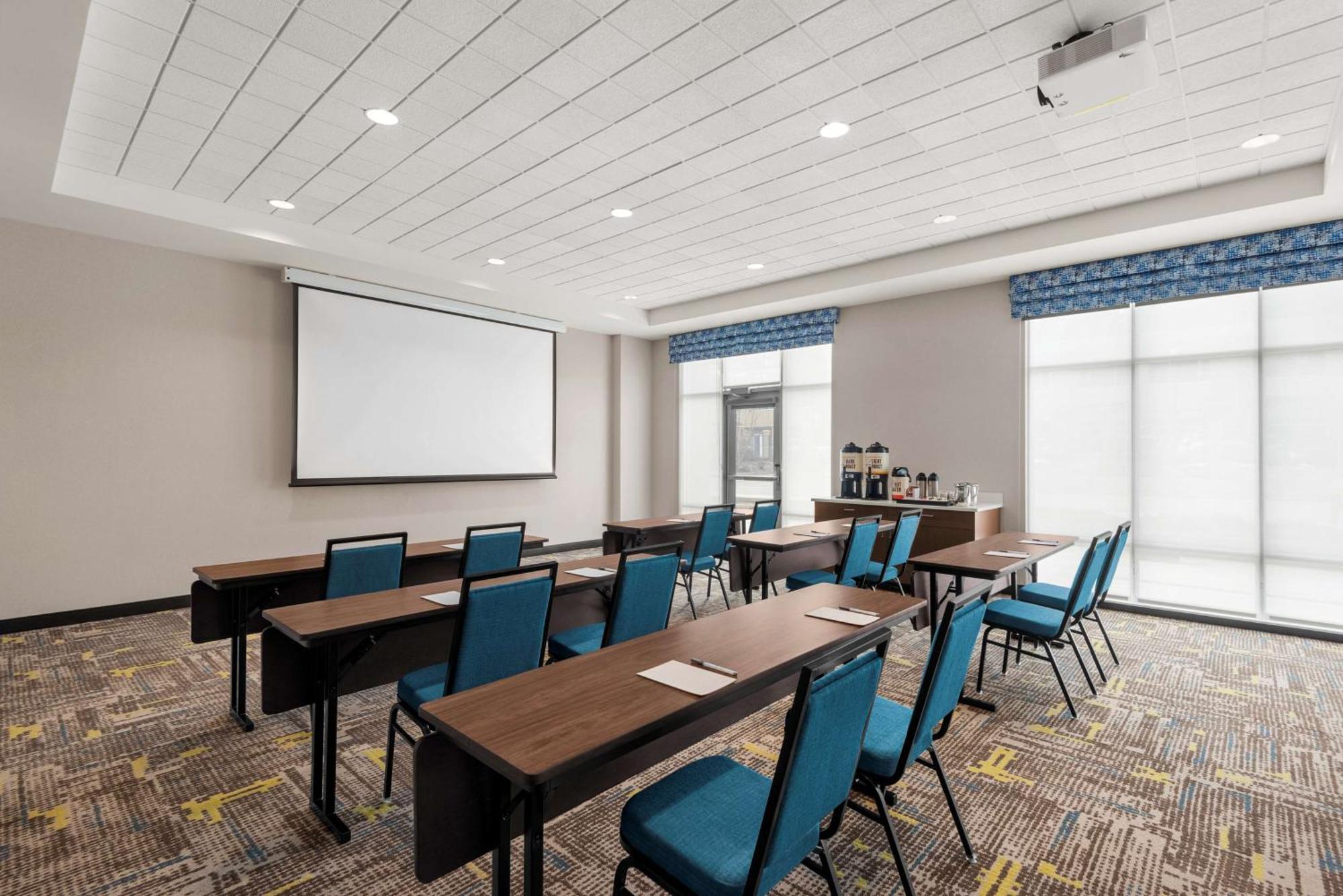 Hampton Inn & Suites Kelowna, British Columbia, Canada Ngoại thất bức ảnh
