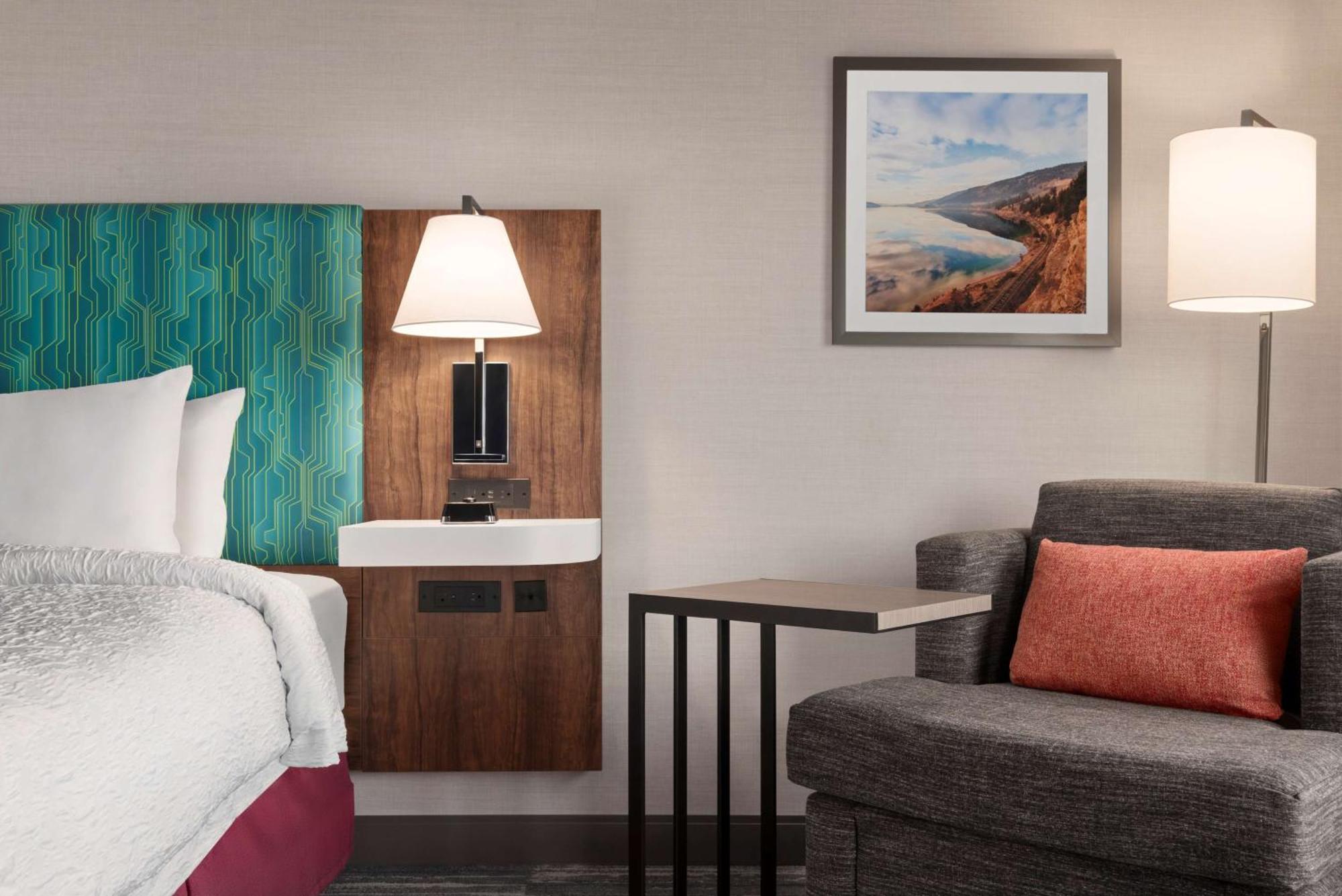 Hampton Inn & Suites Kelowna, British Columbia, Canada Ngoại thất bức ảnh