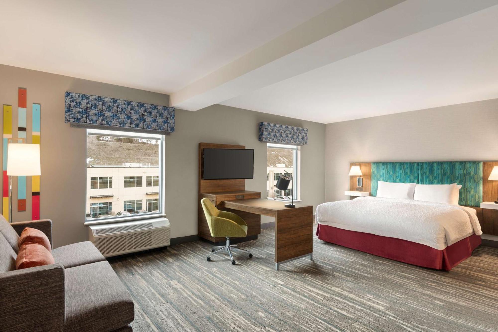 Hampton Inn & Suites Kelowna, British Columbia, Canada Ngoại thất bức ảnh