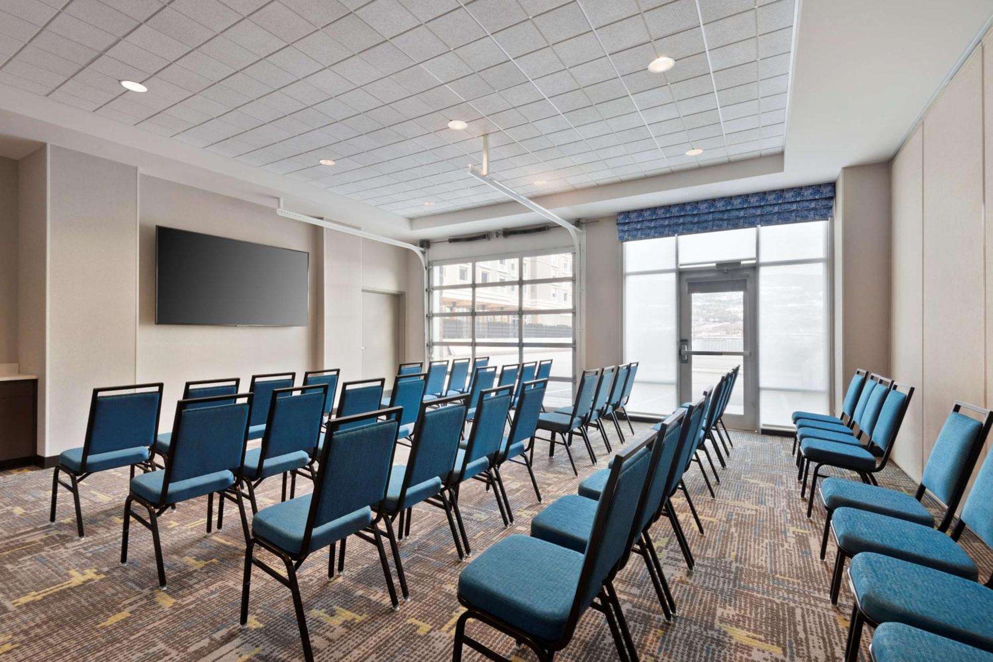 Hampton Inn & Suites Kelowna, British Columbia, Canada Ngoại thất bức ảnh