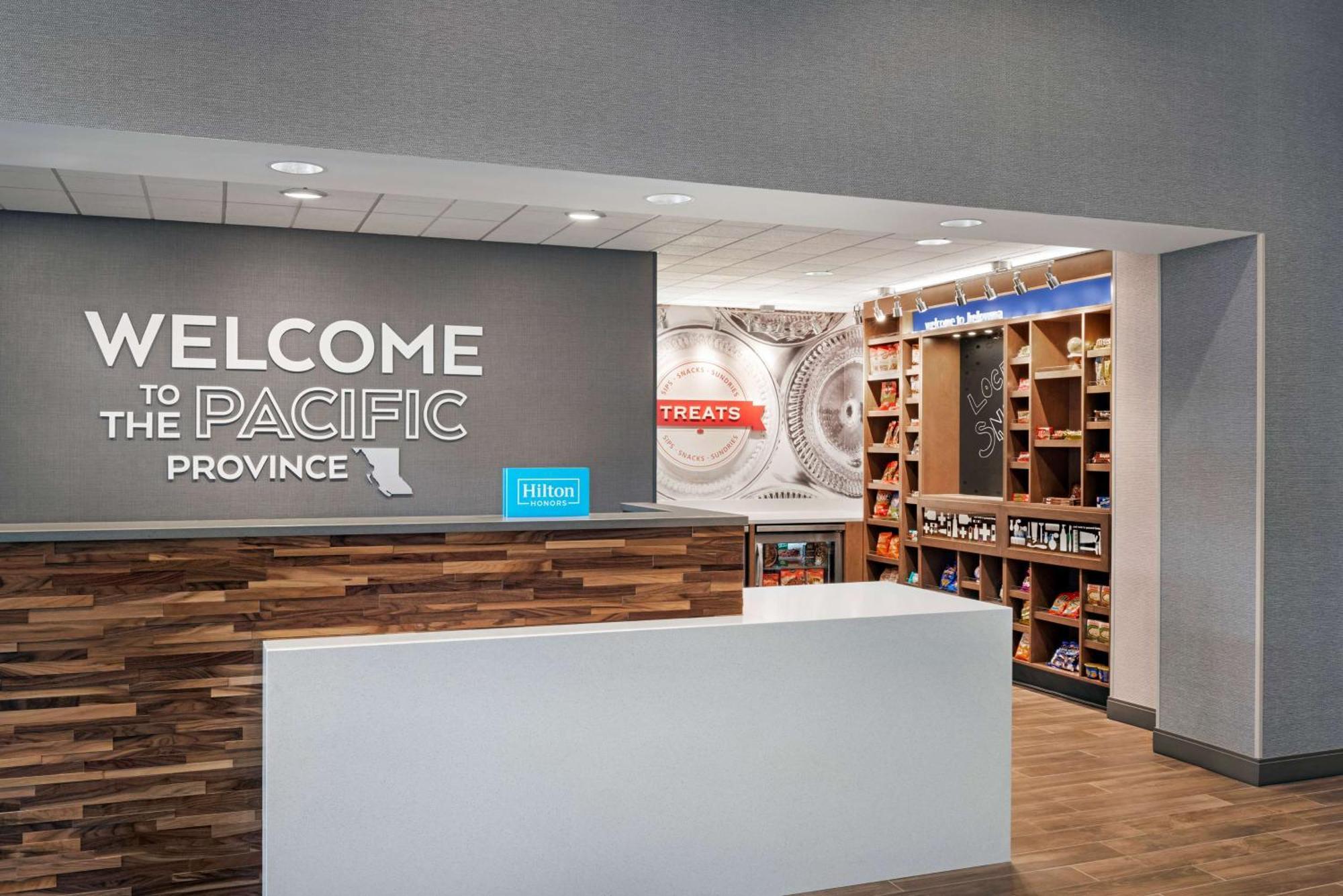 Hampton Inn & Suites Kelowna, British Columbia, Canada Ngoại thất bức ảnh