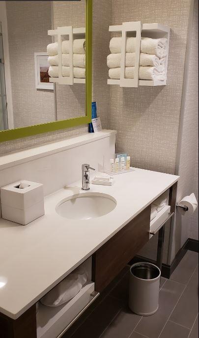 Hampton Inn & Suites Kelowna, British Columbia, Canada Ngoại thất bức ảnh